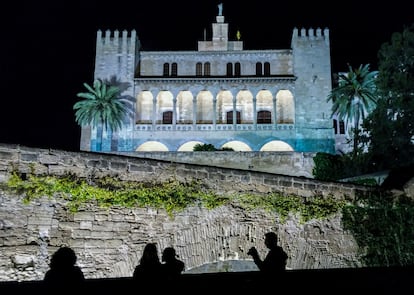 El Palacio Real de la Almudaina data del siglo XIV y es la residencia oficial de los reyes de España durante sus estancias en Mallorca.