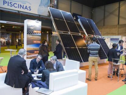 Exhibición de paneles solares durante la anterior edición de Genera, feria de energía y medio ambiente.