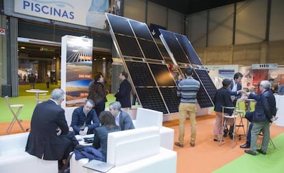 Exhibición de paneles solares durante la anterior edición de Genera, feria de energía y medio ambiente.