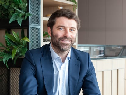 Gustavo Martínez se incorpora a Beka como socio y director de Beka Real Estate. La experiencia de Martínez incluye su paso por multinacionales inmobiliarias, como CBRE y JLL, y gestores de inversión, como Drago Capital, Savills IM, Patrizia o DeA Capital. Ha liderado con éxito la inversión, estructuración y negociación de operaciones en España, movilizando más de 1.200 millones de euros en transacciones de todo tipo de activos del sector inmobiliario.