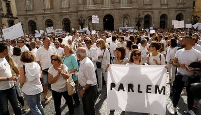 Manifestació pel diàleg a Barcelona, aquest dissabte.