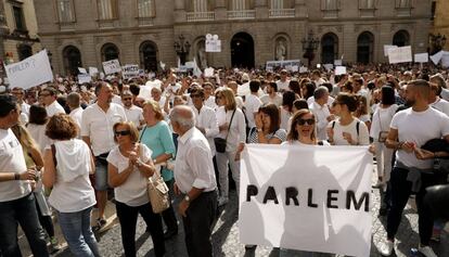 Manifestaci&oacute; pel di&agrave;leg a Barcelona, aquest dissabte.