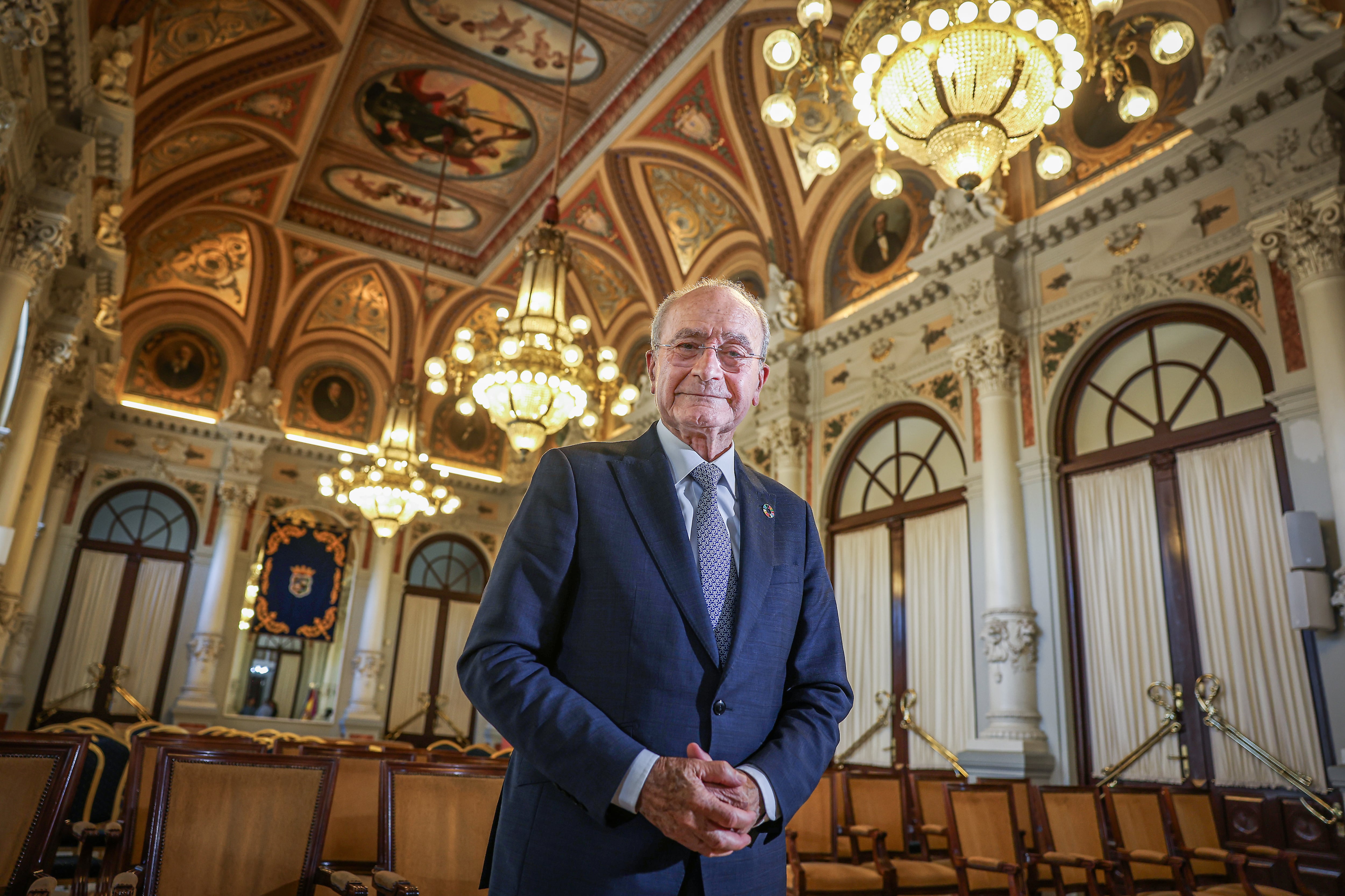 Malaga 20/05/25  entrevista al alcalde de Malaga Francisco de la Torre en el ayuntamiento, en la imagen en la sala de los espejos.  foto. ALEJANDRO RUESGA