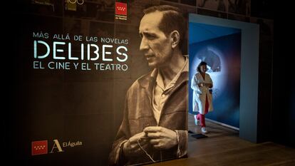 La exposición 'Delibes, más allá de las novelas' abre sus puertas hasta enero en la Biblioteca Regional Joaquín Leguina de Madrid.