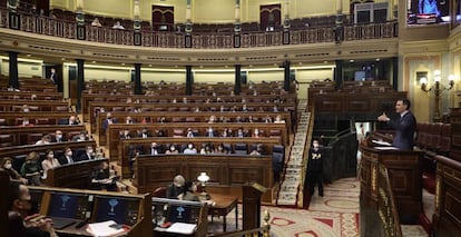 El presidente del Gobierno, Pedro Sánchez, en la tribuna del Congreso de los Diputados.