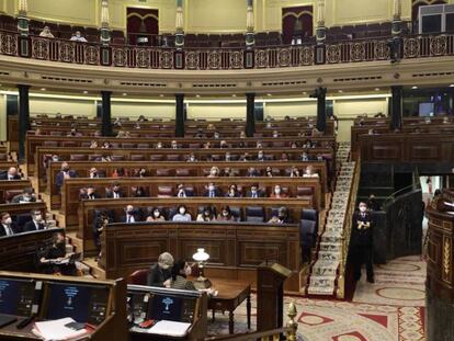  El presidente del Gobierno, Pedro Sánchez, en la tribuna del Congreso de los Diputados.