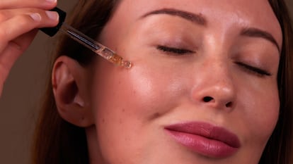Artículo de EL PAÍS Escaparate sobre el sérum de Eucerin antimanchas.