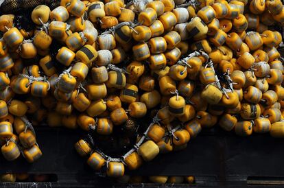 Detalle de redes recogidas en la popa de un barco de pesca en Arica (Chile).