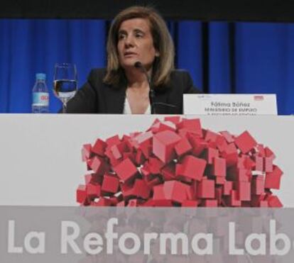 La ministra de Empleo, Fátima Báñez, en una jornada sobre la reforma laboral.