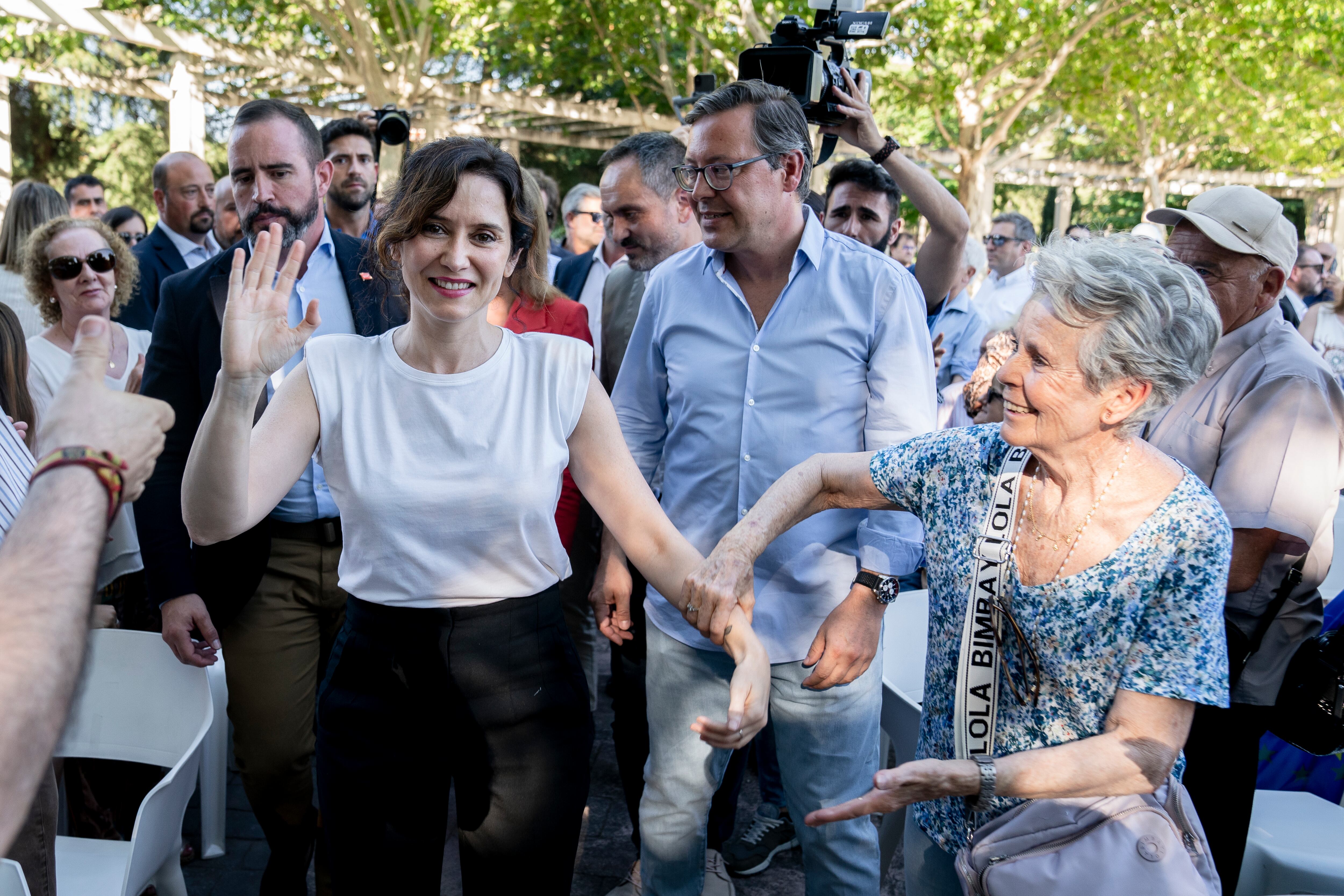 La presidenta de la Comunidad de Madrid, Isabel Díaz Ayuso, durante un acto de campaña del partido, en el Parque Finca Liana en Madrid, el 28 de mayo.