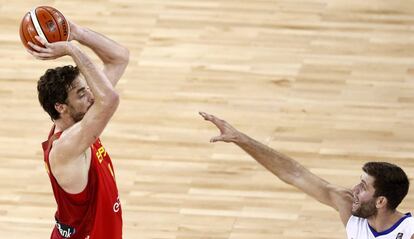 Pau Gasol, en una jugada ante la Rep&uacute;blica Checa.