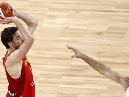 Pau Gasol, en una jugada ante la Rep&uacute;blica Checa.