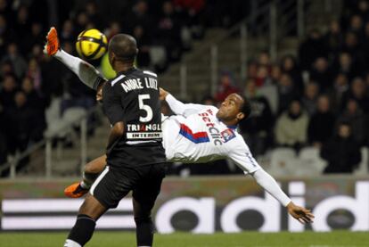 Jimmy Briand hace una chilena para anotar un gol ante el Nancy.