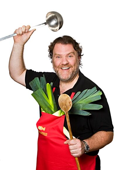 El bajo barítono galés Bryn Terfel orquesta una de sus sopas preferidas con puerros y patatas.