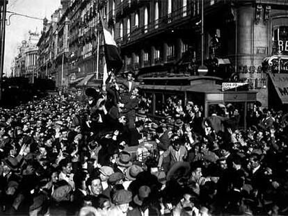 Proclamación de la II República, el 14 de abril de 1931, en la Puerta del Sol de Madrid.