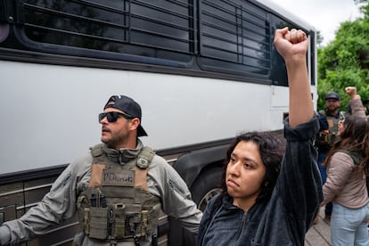 Protesta contra as redadas en Nashville, Tennessee, el 4 de mayo de 2025.