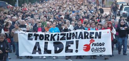 Manifestación de trabajadores de Fagor que recorrió este jueves las calles de Mondragón.