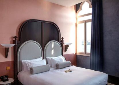 Cada uno de las 32 dormitorios –28 simples y cuatro suites– tiene una distribución diferente, aunque todos incluyen puertas y espejos arqueados y la mayoría tiene vistas sobre el canal de la Giudecca.