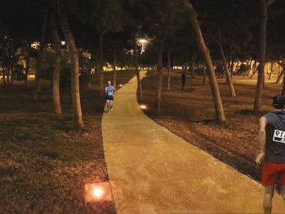 Simulación del carril con la iluminación nocturna.