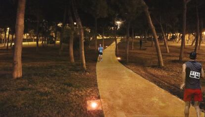 Simulación del carril con la iluminación nocturna.