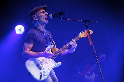 Fito Cabrales, líder de Fito y Fitipaldis, durante un concierto en el Circo Price de Madrid.