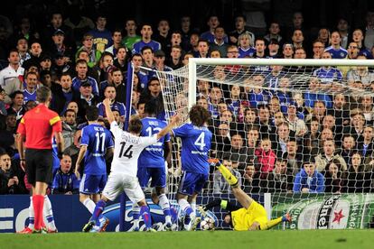 El Basilea marca el segundo gol contra el Chelsea de Mourinho, que regresa a la Champions con derrota en Stamford Bridge.