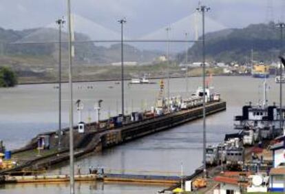 Vista general de la esclusa de Miraflores en el Canal de Panamá (Panamá).