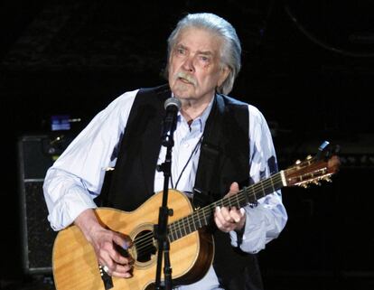 Guy Clark en un concierto, en 2012.