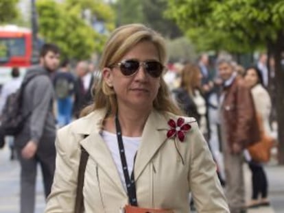 La infanta Cristina salía el martes de su trabajo en La Caixa.