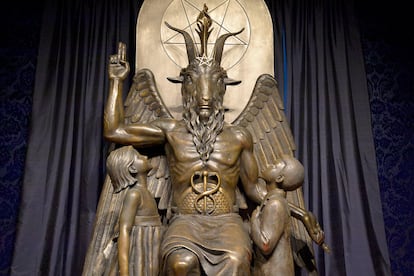 Estatua de Baphomet en el Templo Satánico de Salem (Massachusetts), en Estados Unidos.
