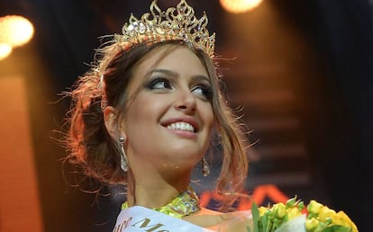 Oksana Voevodina tras ganar el certamen de belleza Miss Moscú en 2015. 