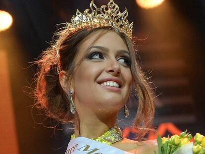 Oksana Voevodina tras ganar el certamen de belleza Miss Moscú en 2015. 