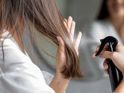 La mayoría se venden en formato spray y se aplican muy fácilmente. GETTY IMAGES.