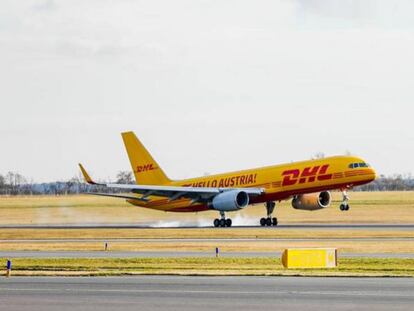 Un avión de transporte de DHL