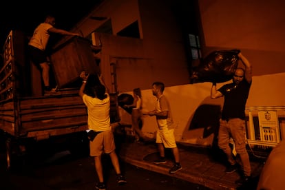 Residents load their belongings as they are evacuated from Tazacorte. 