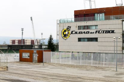 Exterior de los campos de la Ciudad del Fútbol de Las Rozas.