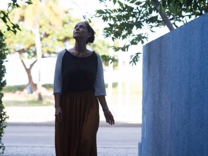 La actriz brasile&ntilde;a Sonia Braga, en una escena de &#039;Aquarius&#039;.