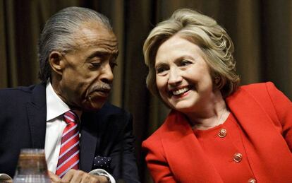 Hillary Clinton junto al reverendo Al Sharpton en Nueva York.