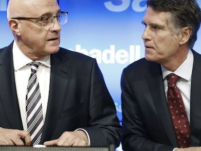 El presidente del Sabadell, Josep Oliu (izquierda), y el consejero delegado, Jaume Guardiola. 