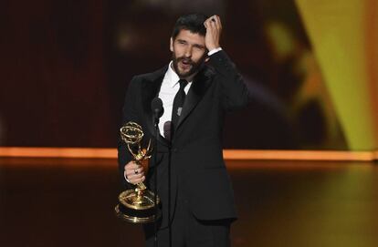 Ben Whishaw acepta el premio a Mejor actor de reparto en miniserie por su trabajo en 'A Very English Scandal'.