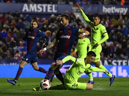 Barcelona y Levante, en el partido de ida.