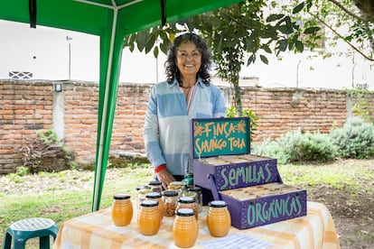 Doris Arroba, es permacultora y guardiana de semillas.