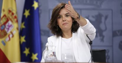 La vicepresidenta Soraya Sáenz de Santamaría en la rueda de prensa tras el Consejo de Ministros.