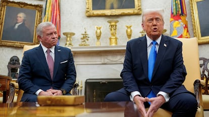 FILE PHOTO: U.S. President Donald Trump meets with Jordan's King Abdullah in the Oval Office at the White House in Washington, U.S., February 11, 2025. REUTERS/Nathan Howard/File Photo