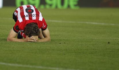 Llorente se lamenta tras un gol.