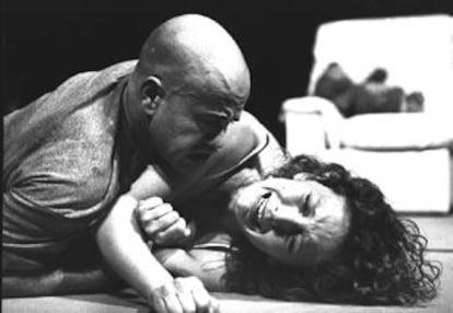 Los actores Mingo Ràfols y Roser Caní, durante la representación de <i>Macbeth</i>.