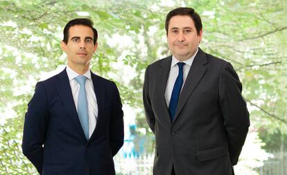 Carlos Cabeza de Vaca, nueva incorporación de DJV Abogados, y Pedro Navarrete, socio director del despacho.