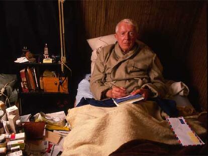 Paul Bowles, fotografiado en su casa de Tánger en 1989.