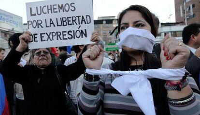 Manifestaci&oacute;n por la libertad de expresi&oacute;n, en Quito.