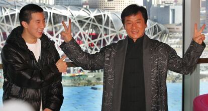 Jaycee Chan junto a su padre, el actor Jackie Chan, en Pekín en 2009.